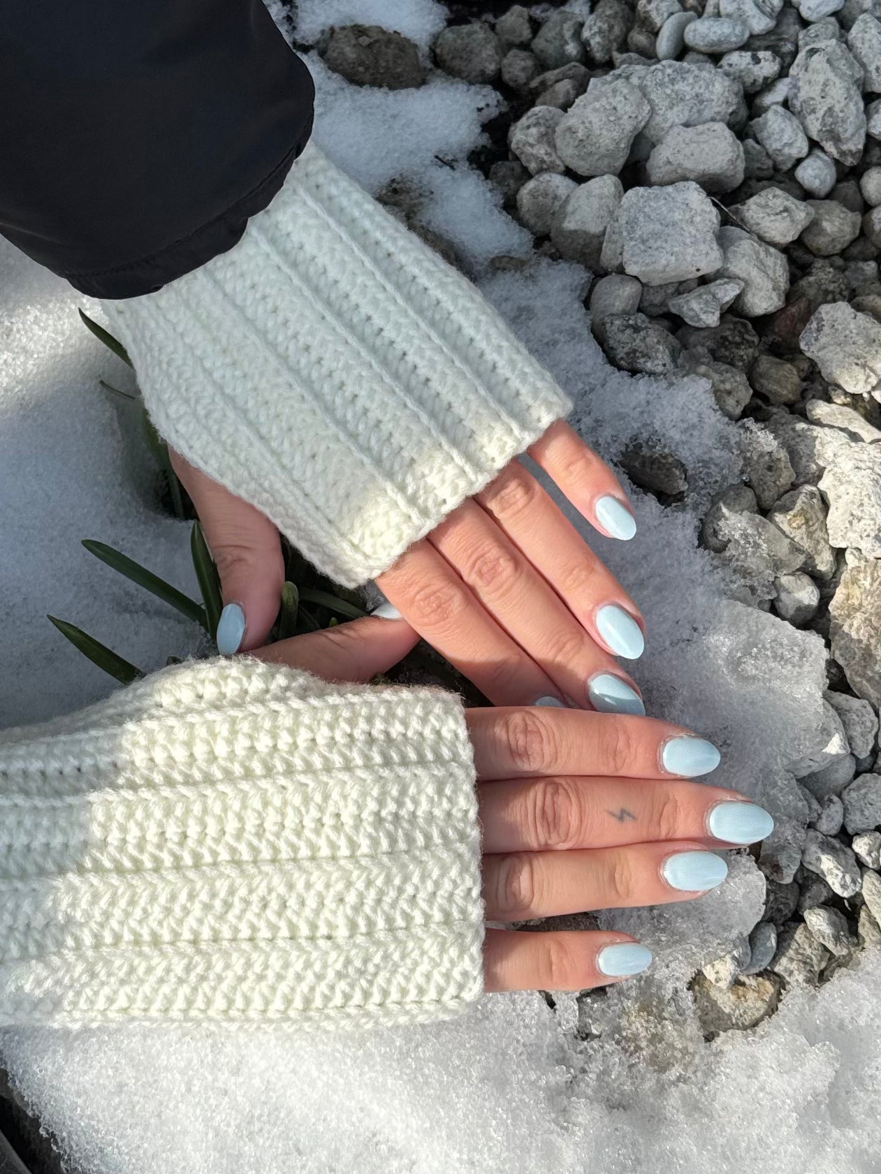 Best Winter Gloves in Canada (2026 Guide): Warm & Phone-Friendly Options